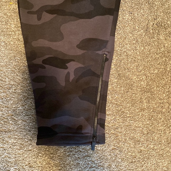 CSG Black/Grey Camo Sweatpants - Picture 3 of 5